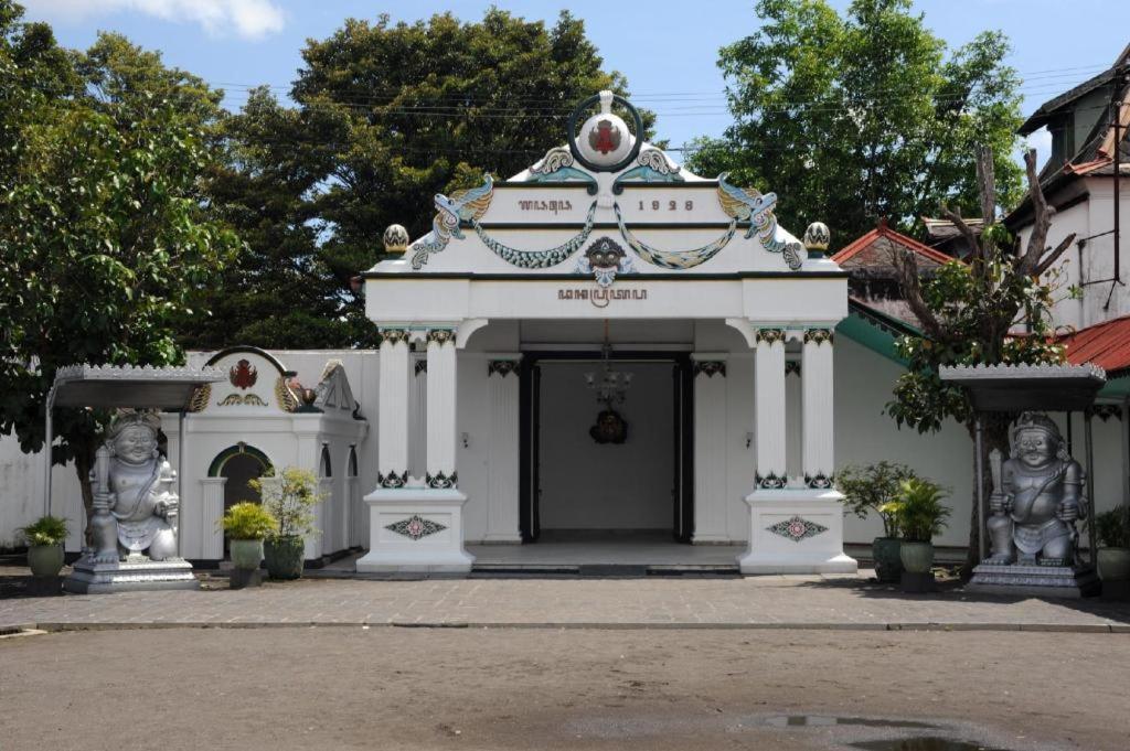 Malioboro Garden Hotel Yogyakarta Exterior foto