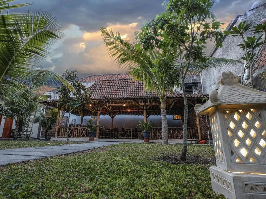 Malioboro Garden Hotel Yogyakarta Exterior foto