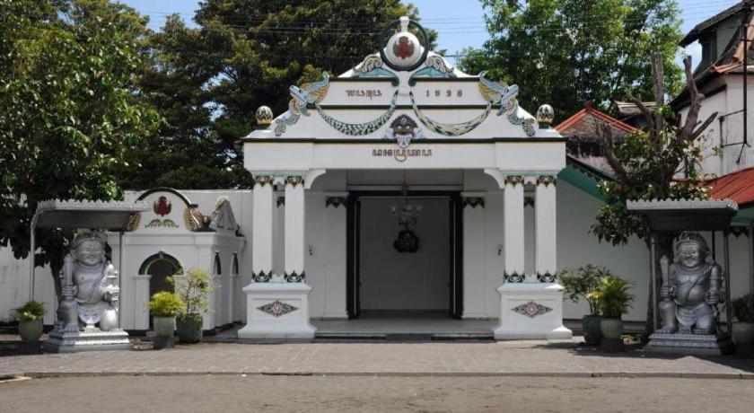 Malioboro Garden Hotel Yogyakarta Exterior foto