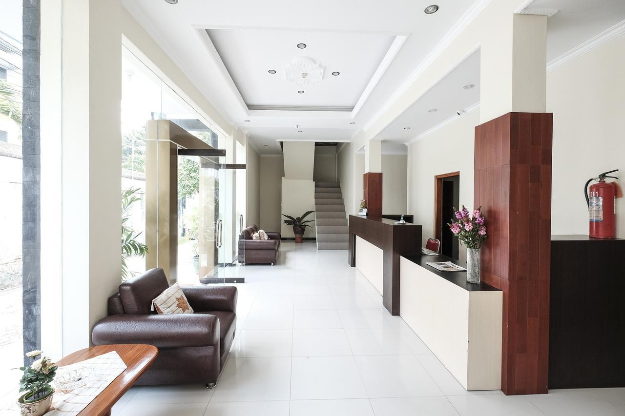 Malioboro Garden Hotel Yogyakarta Exterior foto